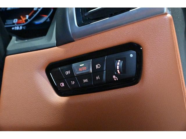 ８シリーズ Ｍ８５０ｉ　ｘＤｒｉｖｅクーペ　ミネラルホワイト／カーボンルーフ／タルトゥーフォ・ブラックレザー／ドライビングアシストＰ／Ｈ＆Ｋサウンドシステム／パーキングアシスト／ＡＣＣ／ＢＳＭ／ＨＵＤ／シートヒーター＆クーラー／レーザーライト（51枚目）