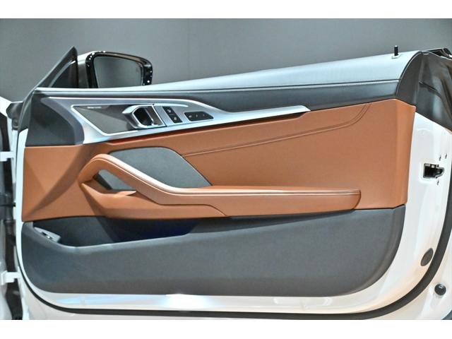 ８シリーズ Ｍ８５０ｉ　ｘＤｒｉｖｅクーペ　ミネラルホワイト／カーボンルーフ／タルトゥーフォ・ブラックレザー／ドライビングアシストＰ／Ｈ＆Ｋサウンドシステム／パーキングアシスト／ＡＣＣ／ＢＳＭ／ＨＵＤ／シートヒーター＆クーラー／レーザーライト（55枚目）