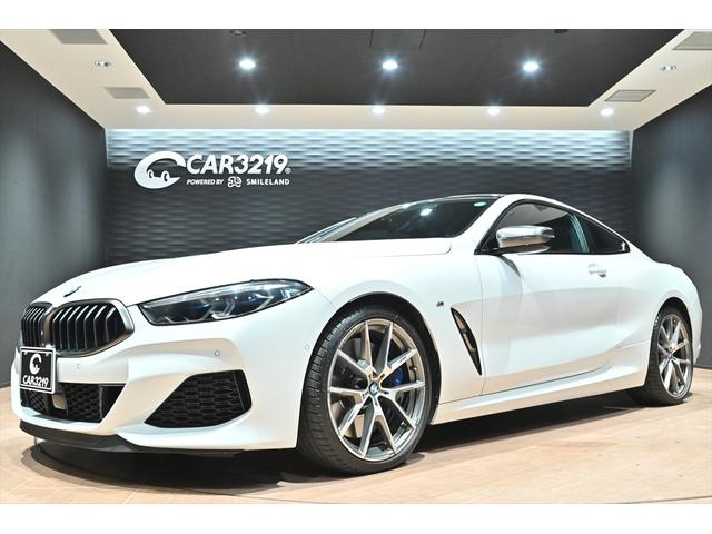 ８シリーズ Ｍ８５０ｉ　ｘＤｒｉｖｅクーペ　ミネラルホワイト／カーボンルーフ／タルトゥーフォ・ブラックレザー／ドライビングアシストＰ／Ｈ＆Ｋサウンドシステム／パーキングアシスト／ＡＣＣ／ＢＳＭ／ＨＵＤ／シートヒーター＆クーラー／レーザーライト（63枚目）