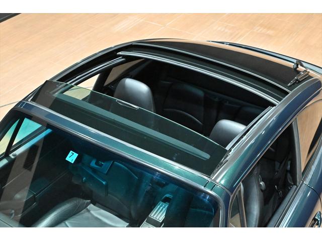 911 911タルガ 左ハンドル 電動スライディングトップタルガルーフリアワイパー アクティブリアスポイラー ツインエキゾーストパイプ レッドブレーキキャリパー 電動サンシェード 純正17インチAW(2枚目)