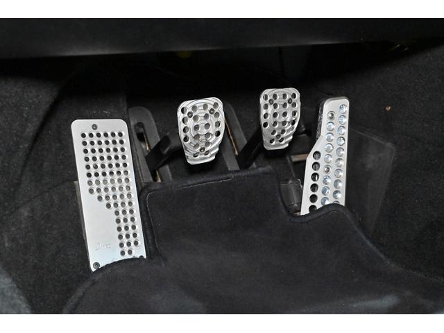 911 911タルガ 左ハンドル 電動スライディングトップタルガルーフリアワイパー アクティブリアスポイラー ツインエキゾーストパイプ レッドブレーキキャリパー 電動サンシェード 純正17インチAW(32枚目)