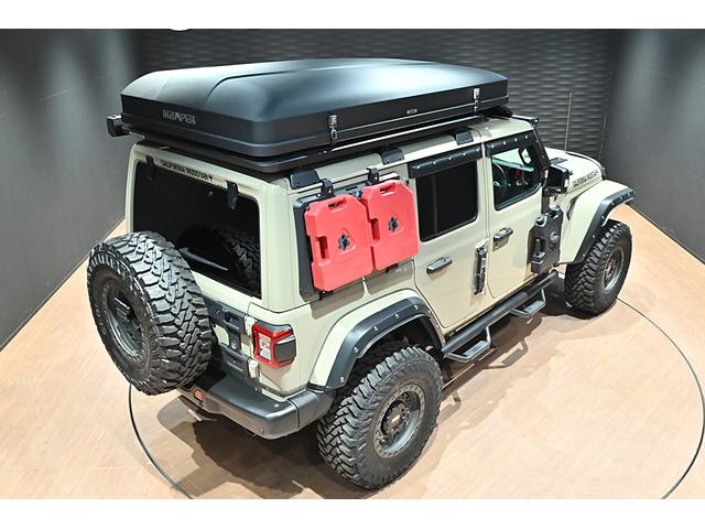 ジープ・ラングラーアンリミテッド リミテッドＥＤウィズサンライダフリップＴフォーハドＴ　ゴビカラー／テールゲートテーブル／ＴＥＱＵＩＳＯＮスペアタンク／カリフォルニアマッドスタージュリカン／ラフカントリーステアリングダンパー／ＡＲＢサイドオーニング／アイキャンパ－ルーフテント（9枚目）
