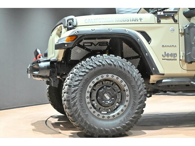 ジープ・ラングラーアンリミテッド リミテッドＥＤウィズサンライダフリップＴフォーハドＴ　ゴビカラー／テールゲートテーブル／ＴＥＱＵＩＳＯＮスペアタンク／カリフォルニアマッドスタージュリカン／ラフカントリーステアリングダンパー／ＡＲＢサイドオーニング／アイキャンパ－ルーフテント（25枚目）