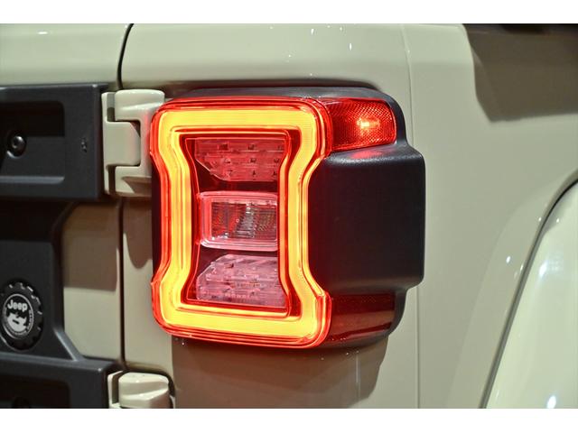 ジープ・ラングラーアンリミテッド リミテッドＥＤウィズサンライダフリップＴフォーハドＴ　ゴビカラー／テールゲートテーブル／ＴＥＱＵＩＳＯＮスペアタンク／カリフォルニアマッドスタージュリカン／ラフカントリーステアリングダンパー／ＡＲＢサイドオーニング／アイキャンパ－ルーフテント（29枚目）