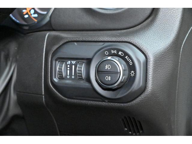 ジープ・ラングラーアンリミテッド リミテッドＥＤウィズサンライダフリップＴフォーハドＴ　ゴビカラー／テールゲートテーブル／ＴＥＱＵＩＳＯＮスペアタンク／カリフォルニアマッドスタージュリカン／ラフカントリーステアリングダンパー／ＡＲＢサイドオーニング／アイキャンパ－ルーフテント（48枚目）