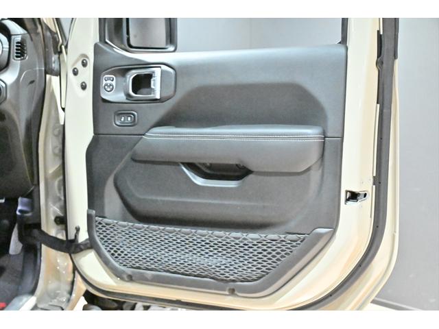 ジープ・ラングラーアンリミテッド リミテッドＥＤウィズサンライダフリップＴフォーハドＴ　ゴビカラー／テールゲートテーブル／ＴＥＱＵＩＳＯＮスペアタンク／カリフォルニアマッドスタージュリカン／ラフカントリーステアリングダンパー／ＡＲＢサイドオーニング／アイキャンパ－ルーフテント（51枚目）