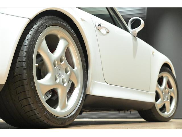 911 911ターボ 430馬力/SR/黒革/パワーシート/リアフェンダーダクト付き/大型ターボウイング/リアワイパー/レッドキャリパー/ハイパフォーマンスブレーキ/強化サスペンション/18インチ中空AW/純正マフラー(17枚目)