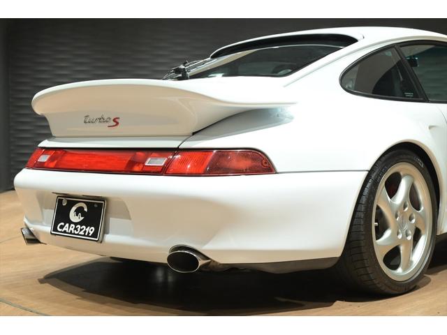 911 911ターボ 430馬力/SR/黒革/パワーシート/リアフェンダーダクト付き/大型ターボウイング/リアワイパー/レッドキャリパー/ハイパフォーマンスブレーキ/強化サスペンション/18インチ中空AW/純正マフラー(19枚目)