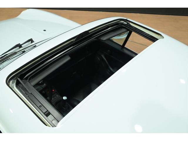 911 911ターボ 430馬力/SR/黒革/パワーシート/リアフェンダーダクト付き/大型ターボウイング/リアワイパー/レッドキャリパー/ハイパフォーマンスブレーキ/強化サスペンション/18インチ中空AW/純正マフラー(24枚目)