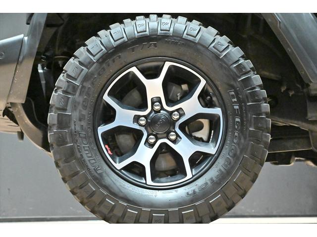 ジープ・ラングラーアンリミテッド ルビコン　黒革／シートヒーター／電動サイドステップ／アルパインスピーカー／ＢＳＭ／ＡＣＣ／フルセグ／バックカメラ／ステアリングヒーター／コーナーセンサー／ＦＳＲカメラ／純正１７ＡＷ／ＥＴＣ２．０／保証書／取説（4枚目）