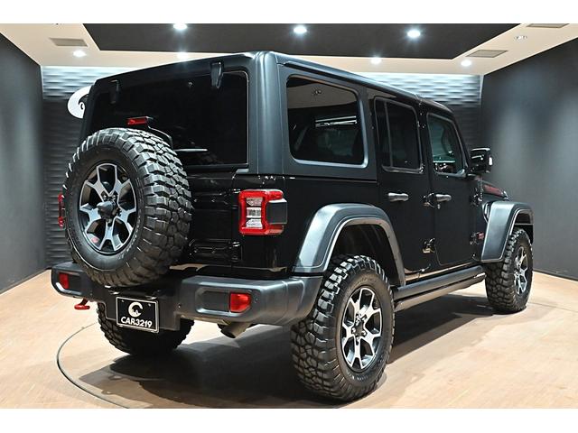 ジープ・ラングラーアンリミテッド ルビコン　黒革／シートヒーター／電動サイドステップ／アルパインスピーカー／ＢＳＭ／ＡＣＣ／フルセグ／バックカメラ／ステアリングヒーター／コーナーセンサー／ＦＳＲカメラ／純正１７ＡＷ／ＥＴＣ２．０／保証書／取説（5枚目）