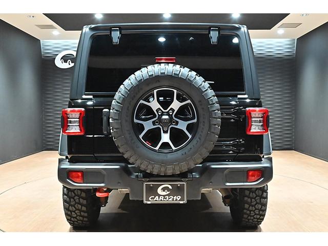 ジープ・ラングラーアンリミテッド ルビコン　黒革／シートヒーター／電動サイドステップ／アルパインスピーカー／ＢＳＭ／ＡＣＣ／フルセグ／バックカメラ／ステアリングヒーター／コーナーセンサー／ＦＳＲカメラ／純正１７ＡＷ／ＥＴＣ２．０／保証書／取説（7枚目）