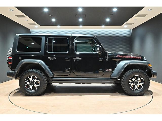 ジープ・ラングラーアンリミテッド ルビコン　黒革／シートヒーター／電動サイドステップ／アルパインスピーカー／ＢＳＭ／ＡＣＣ／フルセグ／バックカメラ／ステアリングヒーター／コーナーセンサー／ＦＳＲカメラ／純正１７ＡＷ／ＥＴＣ２．０／保証書／取説（10枚目）