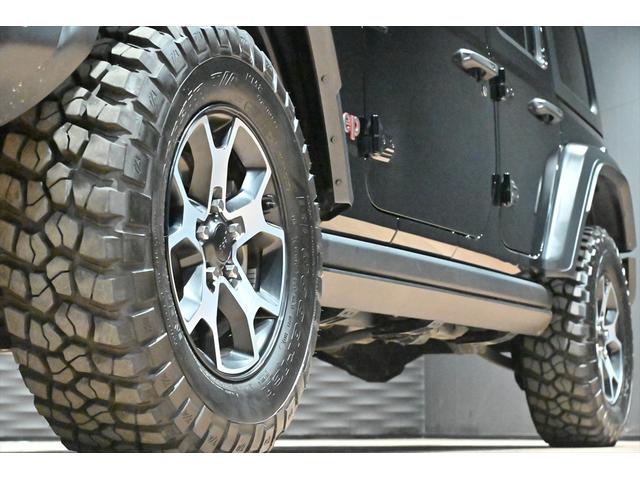 ジープ・ラングラーアンリミテッド ルビコン　黒革／シートヒーター／電動サイドステップ／アルパインスピーカー／ＢＳＭ／ＡＣＣ／フルセグ／バックカメラ／ステアリングヒーター／コーナーセンサー／ＦＳＲカメラ／純正１７ＡＷ／ＥＴＣ２．０／保証書／取説（16枚目）