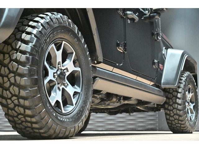 ジープ・ラングラーアンリミテッド ルビコン　黒革／シートヒーター／電動サイドステップ／アルパインスピーカー／ＢＳＭ／ＡＣＣ／フルセグ／バックカメラ／ステアリングヒーター／コーナーセンサー／ＦＳＲカメラ／純正１７ＡＷ／ＥＴＣ２．０／保証書／取説（17枚目）