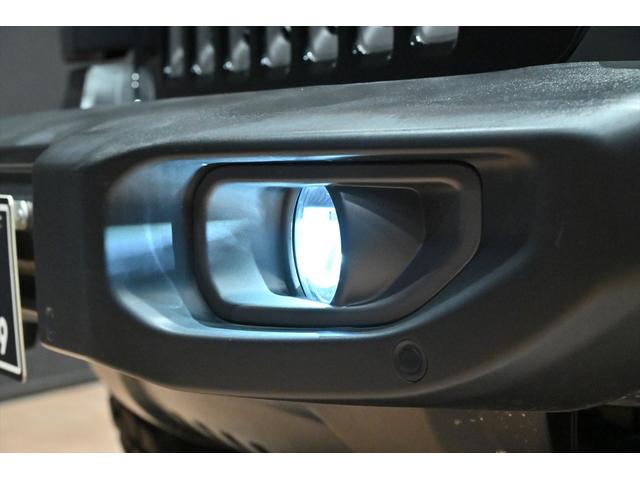 ジープ・ラングラーアンリミテッド ルビコン　黒革／シートヒーター／電動サイドステップ／アルパインスピーカー／ＢＳＭ／ＡＣＣ／フルセグ／バックカメラ／ステアリングヒーター／コーナーセンサー／ＦＳＲカメラ／純正１７ＡＷ／ＥＴＣ２．０／保証書／取説（28枚目）