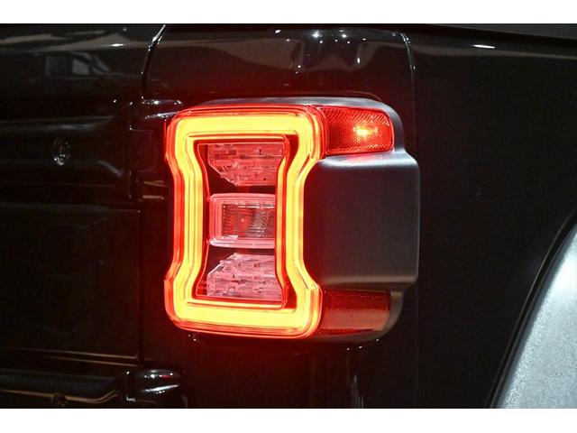 ジープ・ラングラーアンリミテッド ルビコン　黒革／シートヒーター／電動サイドステップ／アルパインスピーカー／ＢＳＭ／ＡＣＣ／フルセグ／バックカメラ／ステアリングヒーター／コーナーセンサー／ＦＳＲカメラ／純正１７ＡＷ／ＥＴＣ２．０／保証書／取説（29枚目）