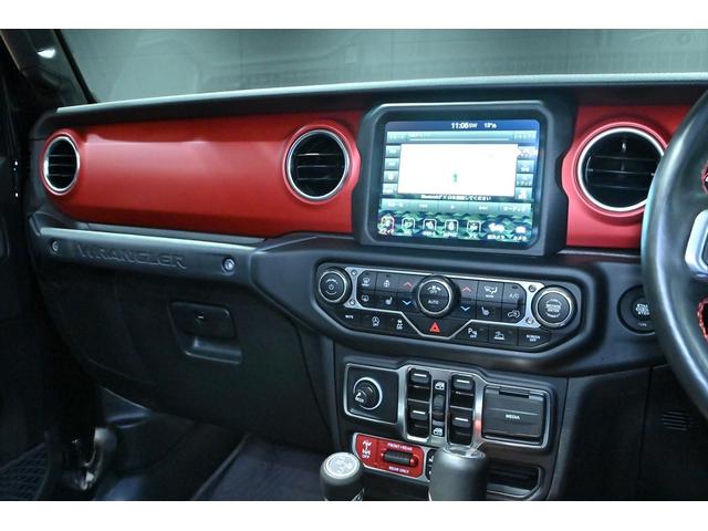 ジープ・ラングラーアンリミテッド ルビコン　黒革／シートヒーター／電動サイドステップ／アルパインスピーカー／ＢＳＭ／ＡＣＣ／フルセグ／バックカメラ／ステアリングヒーター／コーナーセンサー／ＦＳＲカメラ／純正１７ＡＷ／ＥＴＣ２．０／保証書／取説（39枚目）