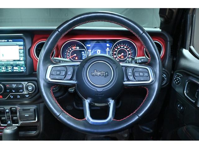 ジープ・ラングラーアンリミテッド ルビコン　黒革／シートヒーター／電動サイドステップ／アルパインスピーカー／ＢＳＭ／ＡＣＣ／フルセグ／バックカメラ／ステアリングヒーター／コーナーセンサー／ＦＳＲカメラ／純正１７ＡＷ／ＥＴＣ２．０／保証書／取説（41枚目）