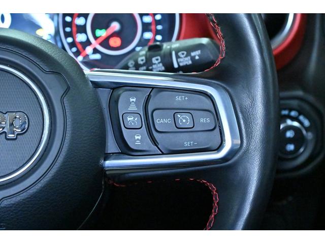 ジープ・ラングラーアンリミテッド ルビコン　黒革／シートヒーター／電動サイドステップ／アルパインスピーカー／ＢＳＭ／ＡＣＣ／フルセグ／バックカメラ／ステアリングヒーター／コーナーセンサー／ＦＳＲカメラ／純正１７ＡＷ／ＥＴＣ２．０／保証書／取説（43枚目）