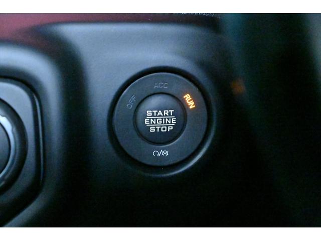 ジープ・ラングラーアンリミテッド ルビコン　黒革／シートヒーター／電動サイドステップ／アルパインスピーカー／ＢＳＭ／ＡＣＣ／フルセグ／バックカメラ／ステアリングヒーター／コーナーセンサー／ＦＳＲカメラ／純正１７ＡＷ／ＥＴＣ２．０／保証書／取説（53枚目）