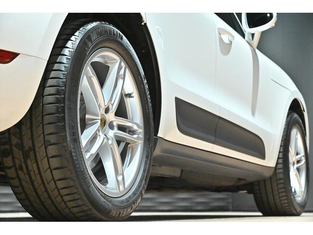 マカン マカン　ファーストエディション　４ＷＤ／１オ－ナ－／パノラミックルーフ／エントリーＤ／ＰＣＭナビ／スポ－ツクロノパッケージ／コンフォートライティングパッケージ／１９インチマカンスポ－ツＡＷ／レザーパッケージ／Ｐバックドア／Ｈヒーター（17枚目）