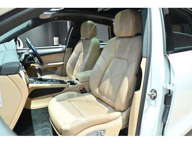 マカン マカン　ファーストエディション　４ＷＤ／１オ－ナ－／パノラミックルーフ／エントリーＤ／ＰＣＭナビ／スポ－ツクロノパッケージ／コンフォートライティングパッケージ／１９インチマカンスポ－ツＡＷ／レザーパッケージ／Ｐバックドア／Ｈヒーター（19枚目）