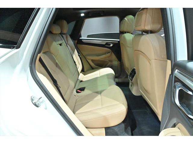 マカン マカン　ファーストエディション　４ＷＤ／１オ－ナ－／パノラミックルーフ／エントリーＤ／ＰＣＭナビ／スポ－ツクロノパッケージ／コンフォートライティングパッケージ／１９インチマカンスポ－ツＡＷ／レザーパッケージ／Ｐバックドア／Ｈヒーター（21枚目）