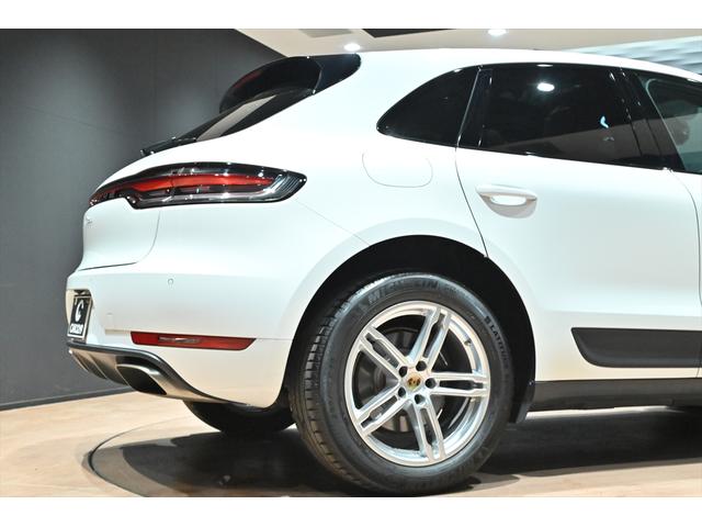 マカン マカン　ファーストエディション　４ＷＤ／１オ－ナ－／パノラミックルーフ／エントリーＤ／ＰＣＭナビ／スポ－ツクロノパッケージ／コンフォートライティングパッケージ／１９インチマカンスポ－ツＡＷ／レザーパッケージ／Ｐバックドア／Ｈヒーター（27枚目）