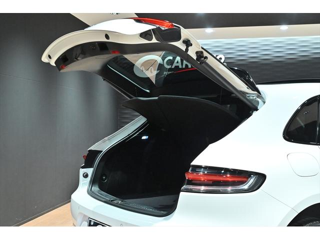 マカン マカン　ファーストエディション　４ＷＤ／１オ－ナ－／パノラミックルーフ／エントリーＤ／ＰＣＭナビ／スポ－ツクロノパッケージ／コンフォートライティングパッケージ／１９インチマカンスポ－ツＡＷ／レザーパッケージ／Ｐバックドア／Ｈヒーター（32枚目）