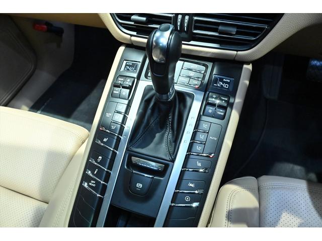 マカン マカン　ファーストエディション　４ＷＤ／１オ－ナ－／パノラミックルーフ／エントリーＤ／ＰＣＭナビ／スポ－ツクロノパッケージ／コンフォートライティングパッケージ／１９インチマカンスポ－ツＡＷ／レザーパッケージ／Ｐバックドア／Ｈヒーター（43枚目）