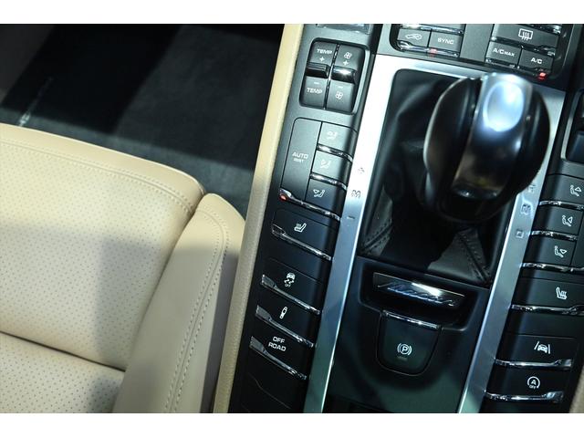 マカン マカン　ファーストエディション　４ＷＤ／１オ－ナ－／パノラミックルーフ／エントリーＤ／ＰＣＭナビ／スポ－ツクロノパッケージ／コンフォートライティングパッケージ／１９インチマカンスポ－ツＡＷ／レザーパッケージ／Ｐバックドア／Ｈヒーター（45枚目）