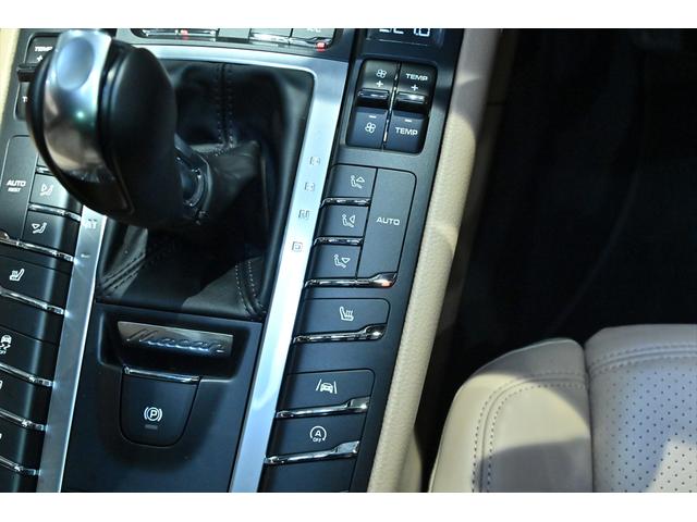 マカン マカン　ファーストエディション　４ＷＤ／１オ－ナ－／パノラミックルーフ／エントリーＤ／ＰＣＭナビ／スポ－ツクロノパッケージ／コンフォートライティングパッケージ／１９インチマカンスポ－ツＡＷ／レザーパッケージ／Ｐバックドア／Ｈヒーター（46枚目）