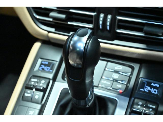 マカン マカン　ファーストエディション　４ＷＤ／１オ－ナ－／パノラミックルーフ／エントリーＤ／ＰＣＭナビ／スポ－ツクロノパッケージ／コンフォートライティングパッケージ／１９インチマカンスポ－ツＡＷ／レザーパッケージ／Ｐバックドア／Ｈヒーター（47枚目）