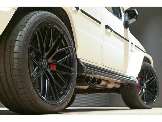 Gクラス G63 ユーザー買取/左ハンドル/BrixtonForged製23インチAW/Capristo製6本出しマフラー/可変バルブ/背面レス仕様/ブルメスターサウンドシステム/サンルーフ/ローダウン(18枚目)