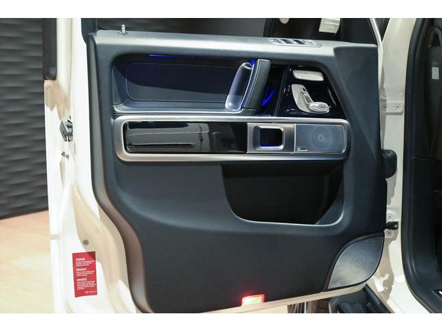 Gクラス G63 ユーザー買取/左ハンドル/BrixtonForged製23インチAW/Capristo製6本出しマフラー/可変バルブ/背面レス仕様/ブルメスターサウンドシステム/サンルーフ/ローダウン(51枚目)