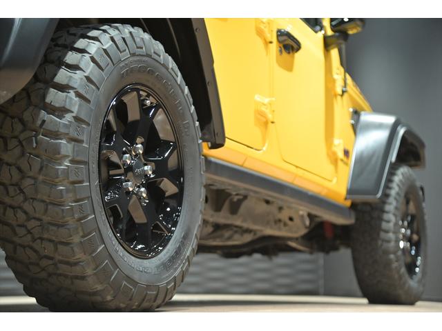 ジープ・ラングラーアンリミテッド ルビコン スカイワンタッチパワートップ 49台限定車/ヘラヤライエロー/純正電動ソフトトップ/ボンネットシールド/専用19インチAW/専用ロゴステッカー/専用デフロック機構/シートヒーター/ステアリングヒーター/BFグドリッヂMTタイヤ(19枚目)