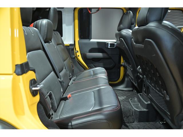 ジープ・ラングラーアンリミテッド ルビコン スカイワンタッチパワートップ 49台限定車/ヘラヤライエロー/純正電動ソフトトップ/ボンネットシールド/専用19インチAW/専用ロゴステッカー/専用デフロック機構/シートヒーター/ステアリングヒーター/BFグドリッヂMTタイヤ(22枚目)