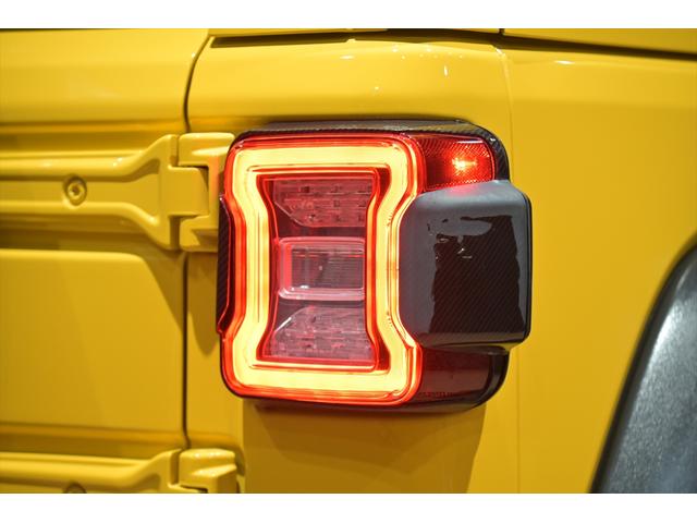 ジープ・ラングラーアンリミテッド ルビコン スカイワンタッチパワートップ 49台限定車/ヘラヤライエロー/純正電動ソフトトップ/ボンネットシールド/専用19インチAW/専用ロゴステッカー/専用デフロック機構/シートヒーター/ステアリングヒーター/BFグドリッヂMTタイヤ(33枚目)