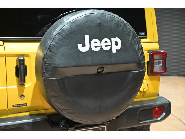 ジープ・ラングラーアンリミテッド ルビコン スカイワンタッチパワートップ 49台限定車/ヘラヤライエロー/純正電動ソフトトップ/ボンネットシールド/専用19インチAW/専用ロゴステッカー/専用デフロック機構/シートヒーター/ステアリングヒーター/BFグドリッヂMTタイヤ(38枚目)