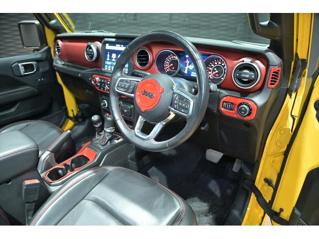 ジープ・ラングラーアンリミテッド ルビコン スカイワンタッチパワートップ 49台限定車/ヘラヤライエロー/純正電動ソフトトップ/ボンネットシールド/専用19インチAW/専用ロゴステッカー/専用デフロック機構/シートヒーター/ステアリングヒーター/BFグドリッヂMTタイヤ(45枚目)