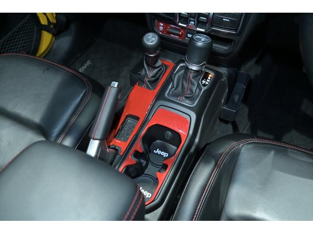 ジープ・ラングラーアンリミテッド ルビコン スカイワンタッチパワートップ 49台限定車/ヘラヤライエロー/純正電動ソフトトップ/ボンネットシールド/専用19インチAW/専用ロゴステッカー/専用デフロック機構/シートヒーター/ステアリングヒーター/BFグドリッヂMTタイヤ(53枚目)