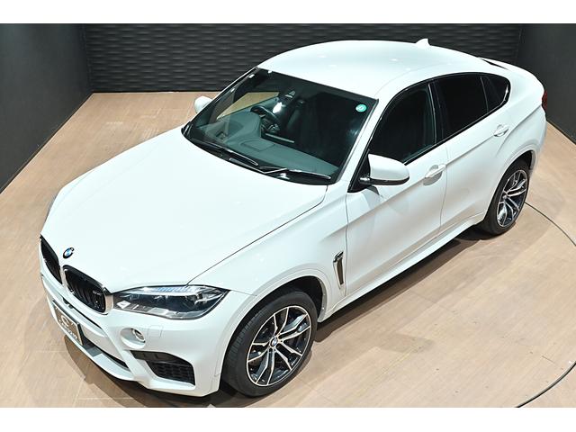 X6 M ベースグレード アルピンホワイトIII/MライトAWダブルスポ-クスタイリング611M/シ-トヒーター/LEDヘッドライト/360カメラ/ソフトクローズドア/純正20インチAW/コーナ-センサー/パワーバックドア(8枚目)