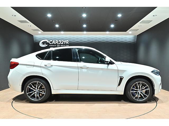 X6 M ベースグレード アルピンホワイトIII/MライトAWダブルスポ-クスタイリング611M/シ-トヒーター/LEDヘッドライト/360カメラ/ソフトクローズドア/純正20インチAW/コーナ-センサー/パワーバックドア(9枚目)