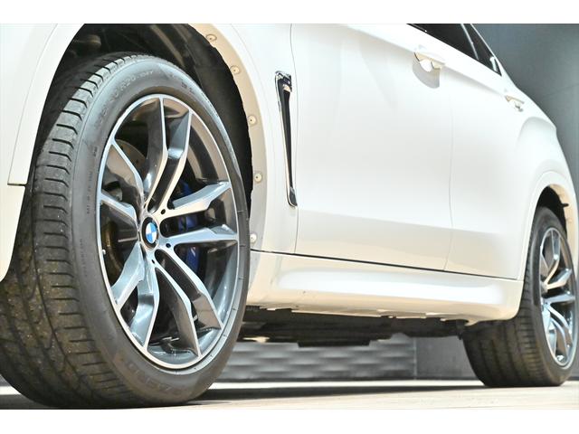 X6 M ベースグレード アルピンホワイトIII/MライトAWダブルスポ-クスタイリング611M/シ-トヒーター/LEDヘッドライト/360カメラ/ソフトクローズドア/純正20インチAW/コーナ-センサー/パワーバックドア(16枚目)
