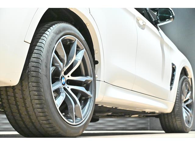 X6 M ベースグレード アルピンホワイトIII/MライトAWダブルスポ-クスタイリング611M/シ-トヒーター/LEDヘッドライト/360カメラ/ソフトクローズドア/純正20インチAW/コーナ-センサー/パワーバックドア(17枚目)