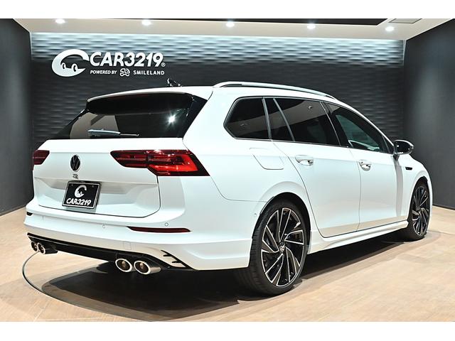 ゴルフＲヴァリアント ベースグレード　ピュアホワイト／純正ＯＰ１９インチアルミホイール／ＤＣＣ　ＰＫＧ／ＡＣＣ／ＨＵＤ／ＤｉｓｃｏｖｅｒＰｒｏ／ＩＱＬＥＤヘッドライト／ＡｐｐｌｅＣａｒＰｌａｙ／オートマチックハイビーム／ブルーキャリパー（4枚目）