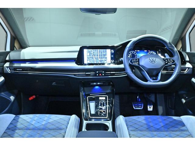 ゴルフＲヴァリアント ベースグレード　ピュアホワイト／純正ＯＰ１９インチアルミホイール／ＤＣＣ　ＰＫＧ／ＡＣＣ／ＨＵＤ／ＤｉｓｃｏｖｅｒＰｒｏ／ＩＱＬＥＤヘッドライト／ＡｐｐｌｅＣａｒＰｌａｙ／オートマチックハイビーム／ブルーキャリパー（21枚目）