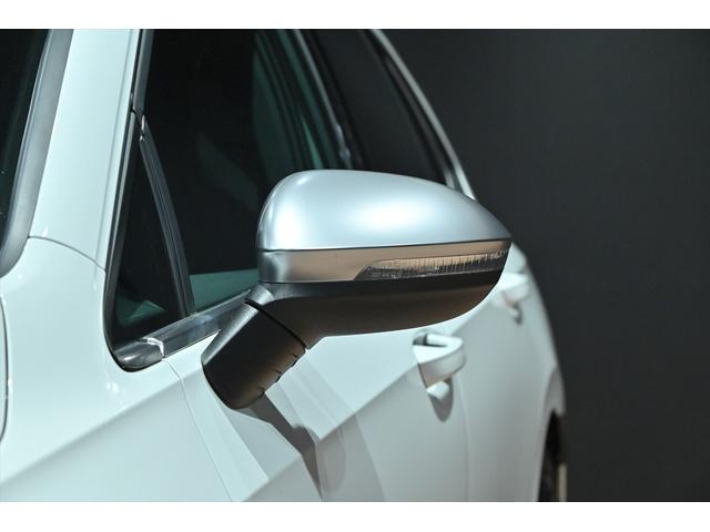 ゴルフＲヴァリアント ベースグレード　ピュアホワイト／純正ＯＰ１９インチアルミホイール／ＤＣＣ　ＰＫＧ／ＡＣＣ／ＨＵＤ／ＤｉｓｃｏｖｅｒＰｒｏ／ＩＱＬＥＤヘッドライト／ＡｐｐｌｅＣａｒＰｌａｙ／オートマチックハイビーム／ブルーキャリパー（31枚目）