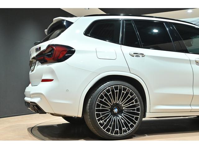 �l�@���[�t�E�X�|�C���[�́A���̓Ɠ��̌`��ɂ��A�������s���ɂ����ă����E�A�N�X���ɂ���Ȃ�_�E���t�H�[�X�������炵�܂��B